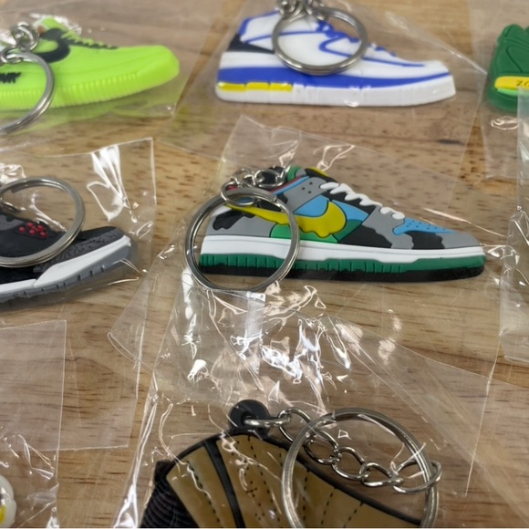 10 Jordan and Nike Random Shoe Keychains - Retro Sneakers Basketball - Picture 3 of 15
